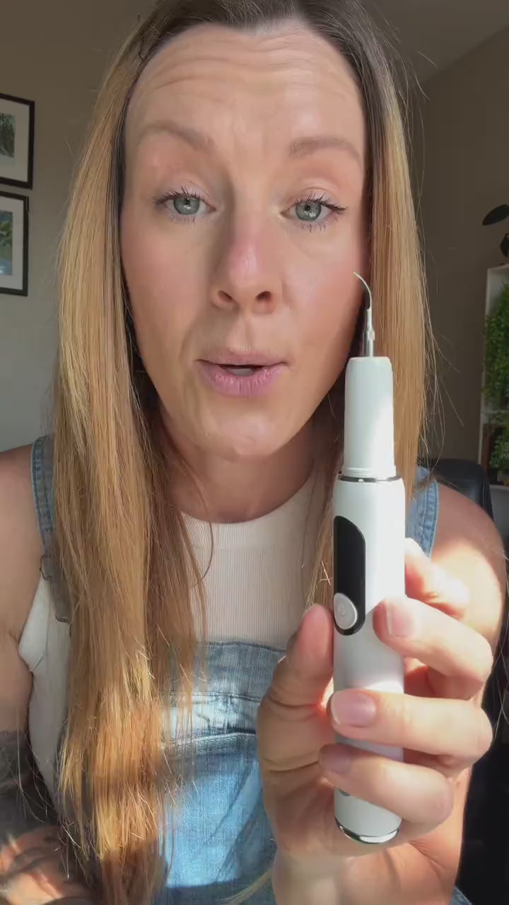 Holding the PearlPik plaque pen and showing how it works